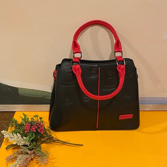 Black and Red Women's Handbag - Picture 4 of 9